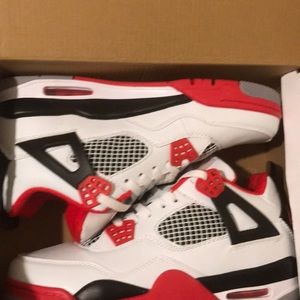 These are the 2020 fire red 4s size 9.5